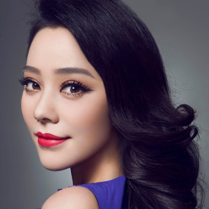 钟丽燕,出生于浙江嘉兴,毕业于解放军艺术学院,中国内地女歌手,总政