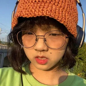 歌手高冷悍狒的图片
