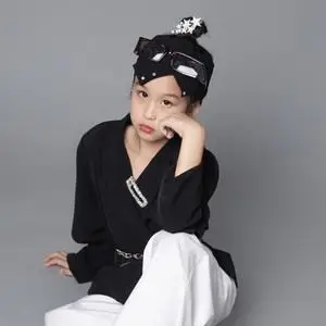 歌手黄子涵(美美)的图片