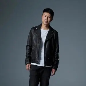 歌手陈威全的图片
