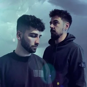 伴奏Shadow Chasing (Radio Instrumental Mix)的封面