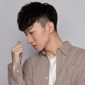 歌手鲁怀德的图片