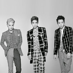 歌手JYJ(제이와이제이)的图片