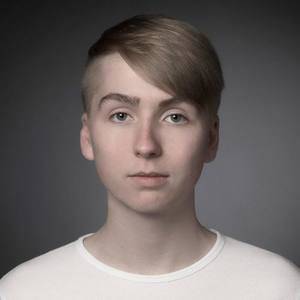 歌手Robin Hustin的图片