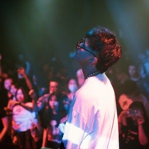 歌手W.T.M的图片
