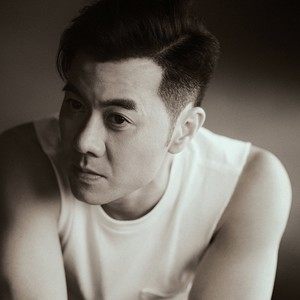 歌手梁汉文的图片
