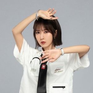 歌手Lina的图片