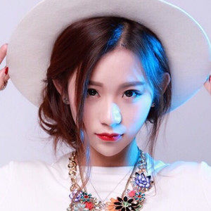 歌手Luyah璐雅的图片