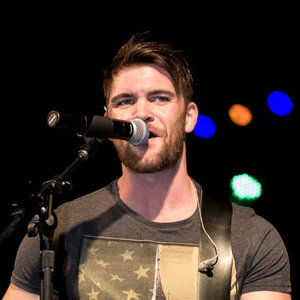 歌手Dylan Scott的图片