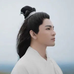 伴奏以光之名的封面