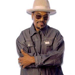 歌手Chuck Brown的图片