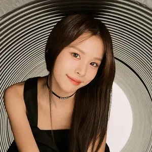 歌手CherryB(체리비)的图片