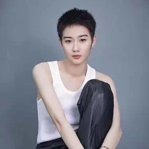 歌手范帅琦的图片
