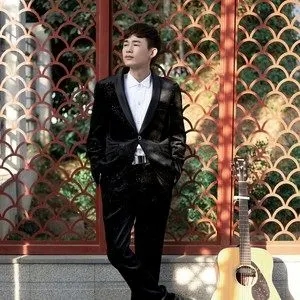 歌手洋仔的图片