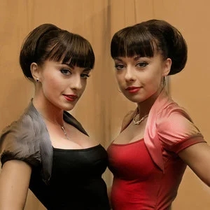歌手The Cheeky Girls的图片