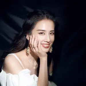 伴奏自己的幸福 (乘风破浪的姐姐第一季)的封面