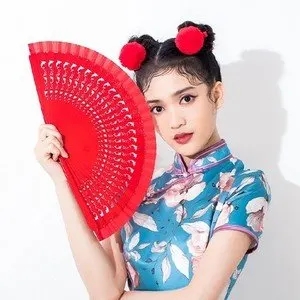伴奏闪着泪光的决定的封面