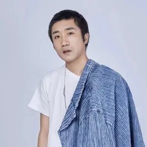 伴奏月老掉线【2022B版全新EDM时尚电音慢摇超品立体声】的封面