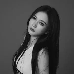 歌手吴哲晗的图片