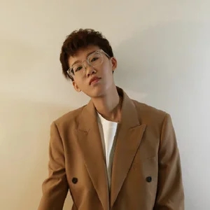 歌手王优秀的图片