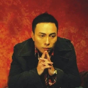歌手王闻的图片