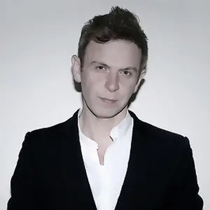 歌手Simon Aldred的图片