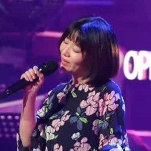 歌手彭安妮的图片