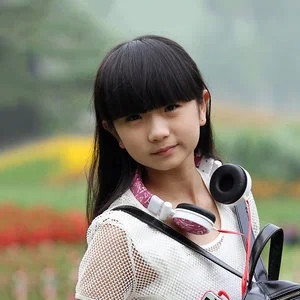 伴奏菠萝菠萝蜜 (中国新声代第一季)(精消无和声纯伴奏)的封面