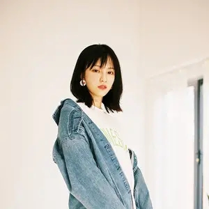 歌手黄灿灿的图片