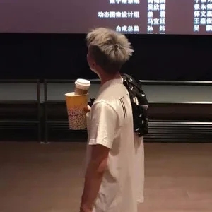 歌手wweimm的图片