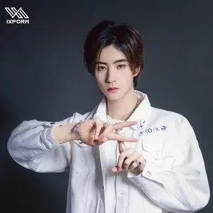 歌手IXFORM-邓孝慈的图片