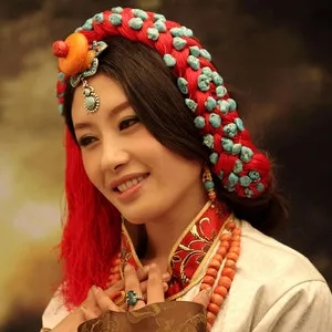 歌手勒毛措的图片