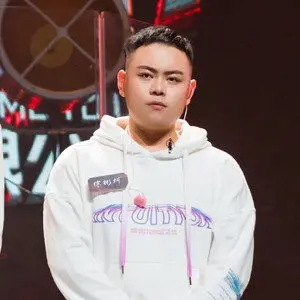 歌手徐彬坷的图片