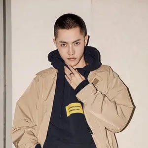 歌手李昃佑的图片