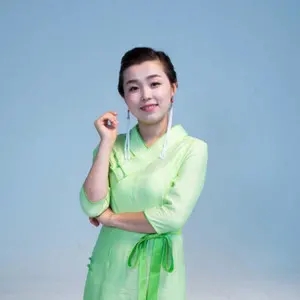 歌手苏日娜的图片