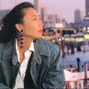 歌手王新莲的图片