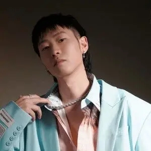歌手EMZJayce的图片