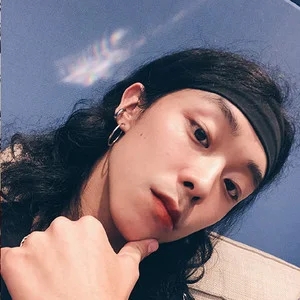 歌手卷卷的图片