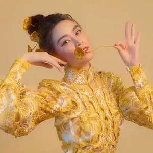 歌手Hoàng Thùy Linh的图片