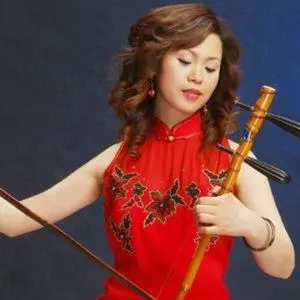 歌手王彩云的图片