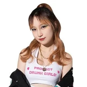 歌手Kinny小金的图片