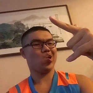 歌手字母钢的图片
