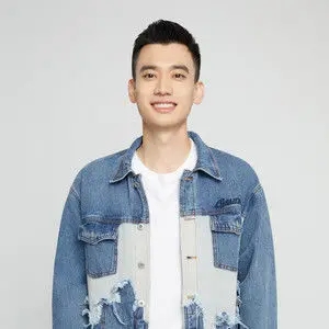 歌手庞博的图片