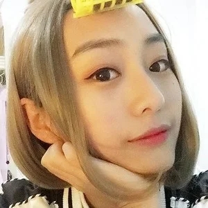 歌手贺雨桐的图片