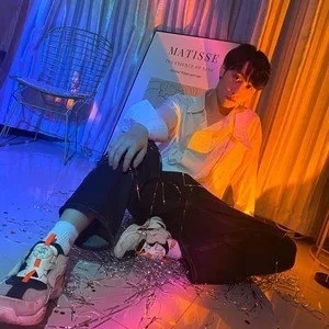 歌手王泽浩的图片