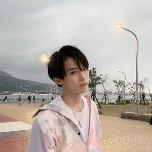 歌手赖耀翔的图片