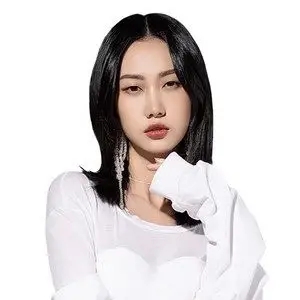 歌手吴佳烨的图片