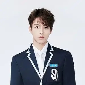 歌手亿轩的图片