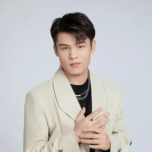 歌手何广智的图片