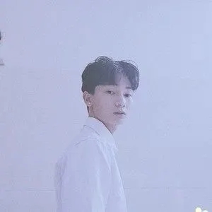 歌手兰益的图片